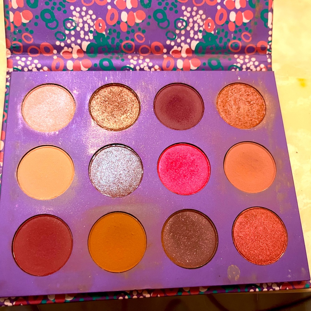 Colourpop eyeshadow palette